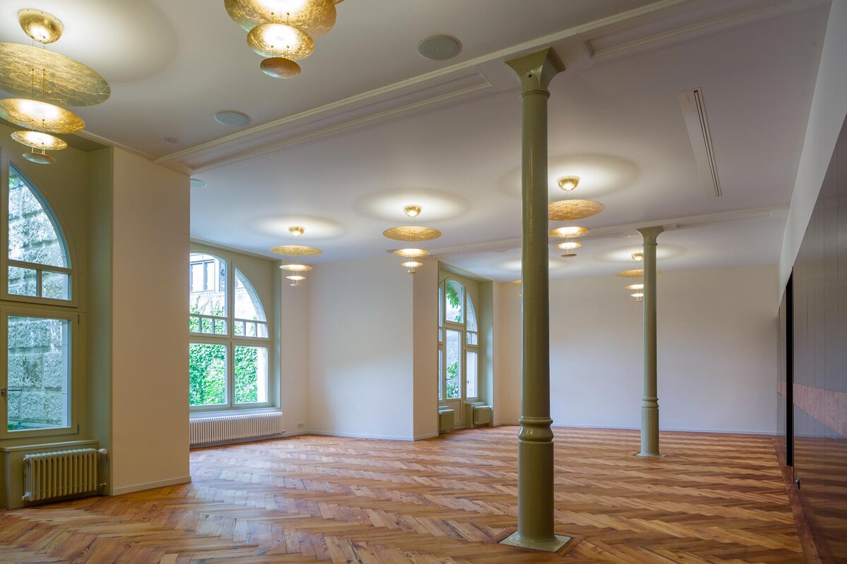 Auftraggeber: Römisch-katholische Gesamtkirchgemeinde Bern und Umgebung Architektur: Spörri Graf Partner APP AG Möblierung: teo jakob Fotografie: Markus Beyeler